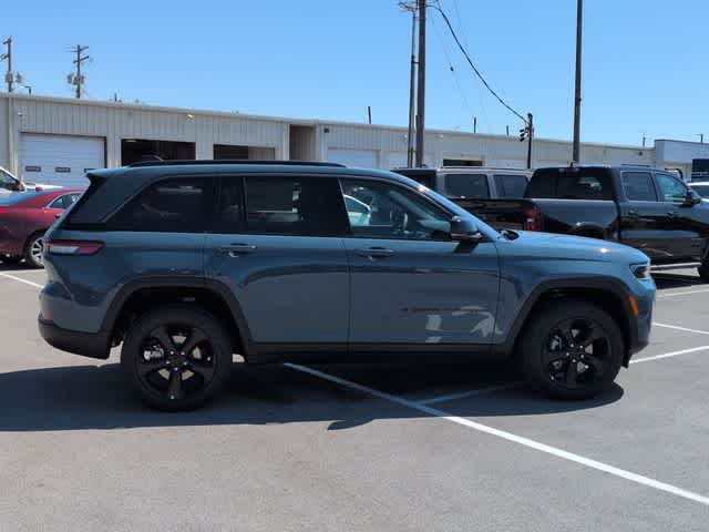 Thumbnail: 2026 Jeep Grand Cherokee - 9