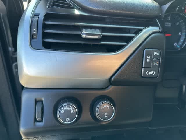 Thumbnail: 2019 Chevrolet Tahoe - 11