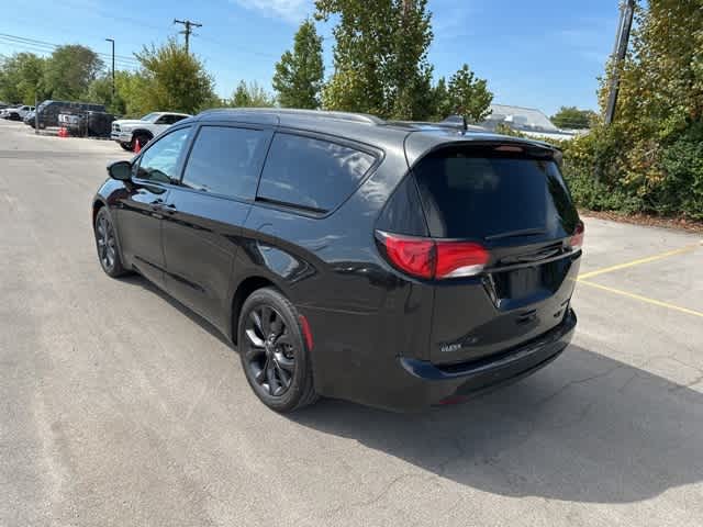 Thumbnail: 2018 Chrysler Pacifica - 17