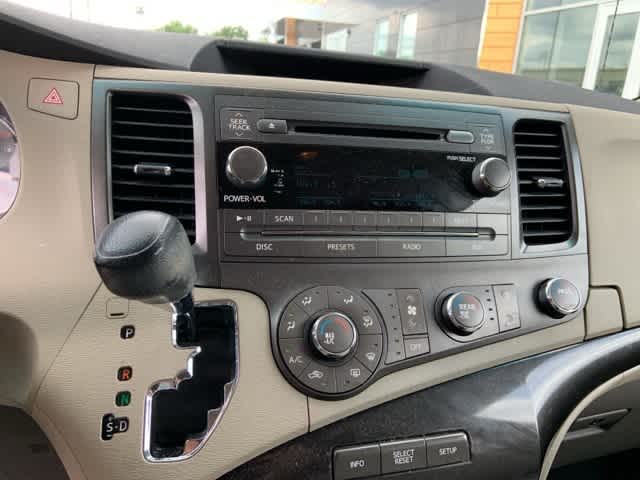 Thumbnail: 2011 Toyota Sienna - 5