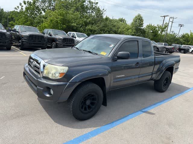 Thumbnail: 2010 Toyota Tacoma - 13