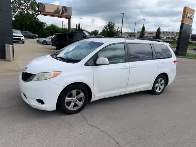 Thumbnail: 2011 Toyota Sienna - 11
