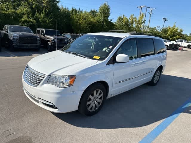 Thumbnail: 2016 Chrysler Town & Country - 16