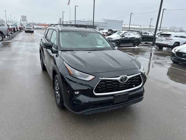 Thumbnail: 2022 Toyota Highlander - 29