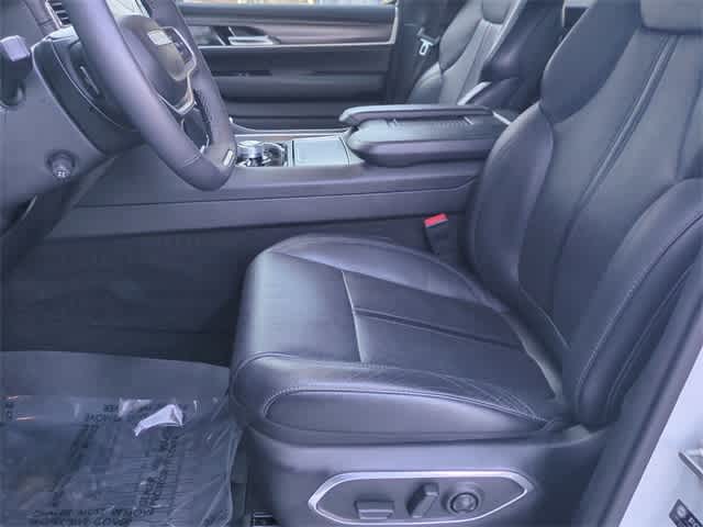 Thumbnail: 2024 Jeep Wagoneer - 17