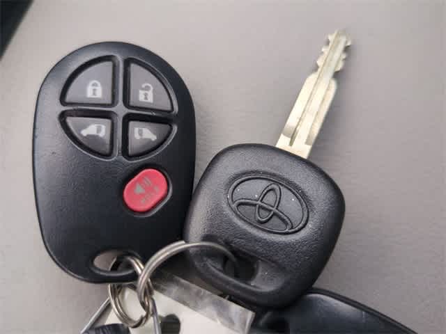 Thumbnail: 2020 Toyota Sienna - 34