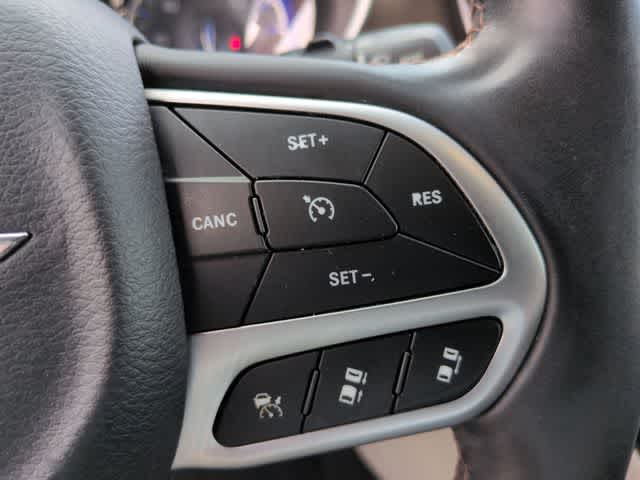 Thumbnail: 2018 Chrysler Pacifica - 24