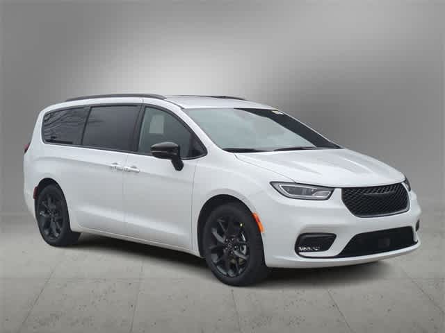 Thumbnail: 2026 Chrysler Pacifica - 2