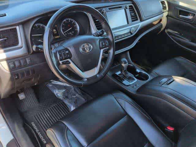 Thumbnail: 2017 Toyota Highlander - 10