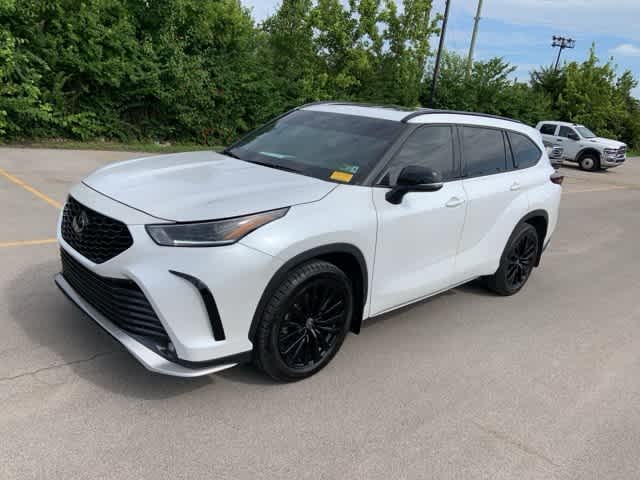 Thumbnail: 2023 Toyota Highlander - 15