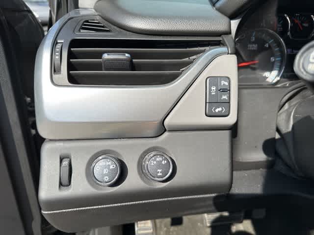 Thumbnail: 2016 Chevrolet Suburban - 11