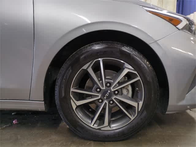 Thumbnail: 2023 Kia Forte - 14