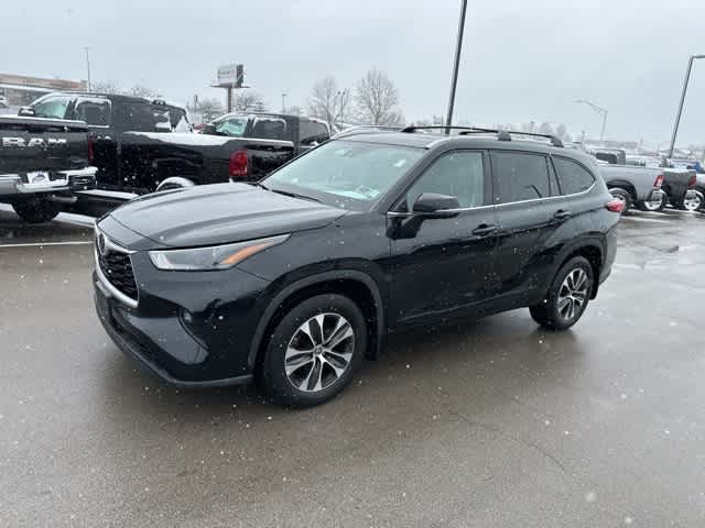 Thumbnail: 2022 Toyota Highlander - 15