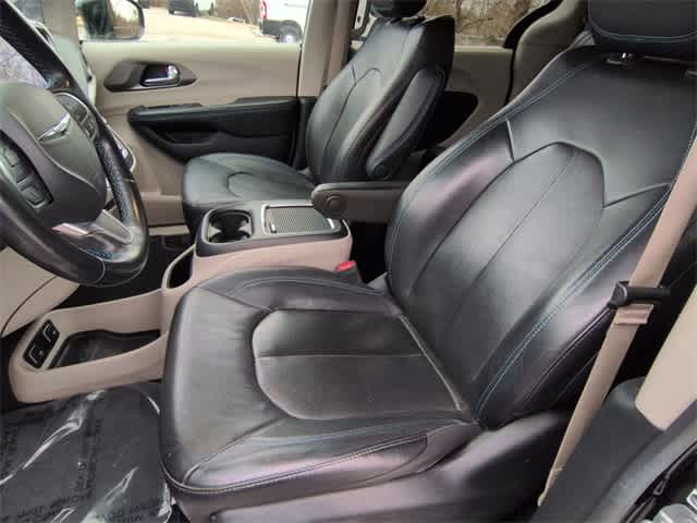 Thumbnail: 2021 Chrysler Pacifica - 17