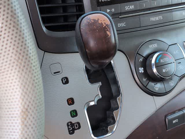 Thumbnail: 2014 Toyota Sienna - 32