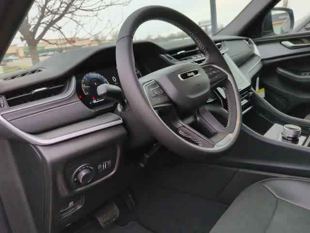 Thumbnail: 2025 Jeep Grand Cherokee L - 16