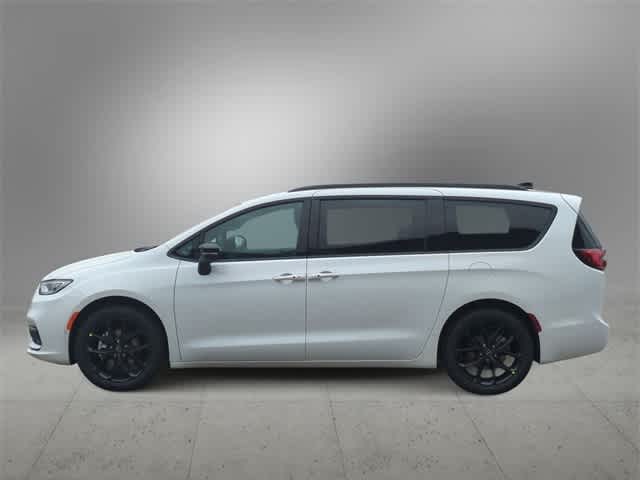 Thumbnail: 2026 Chrysler Pacifica - 5