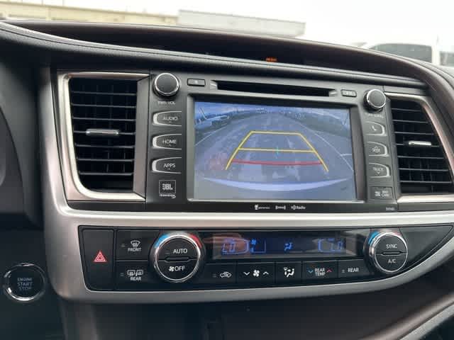 Thumbnail: 2016 Toyota Highlander - 9