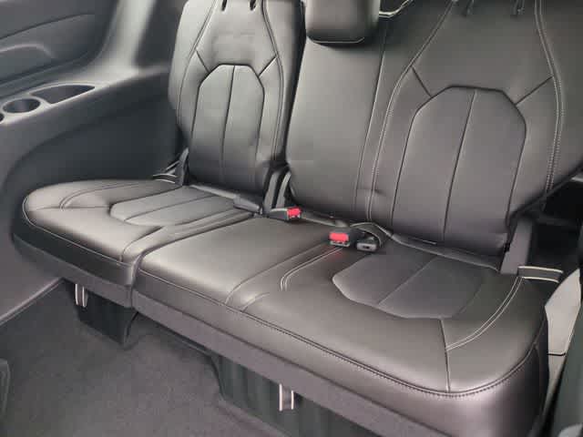 Thumbnail: 2026 Chrysler Pacifica - 36