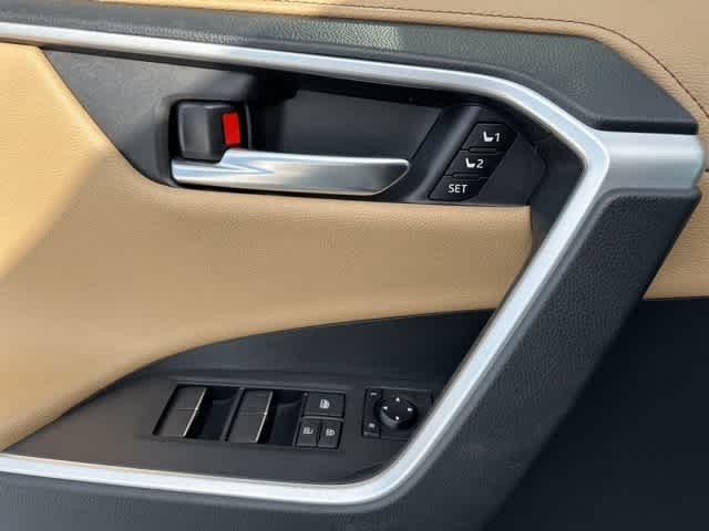 Thumbnail: 2019 Toyota RAV4 - 15