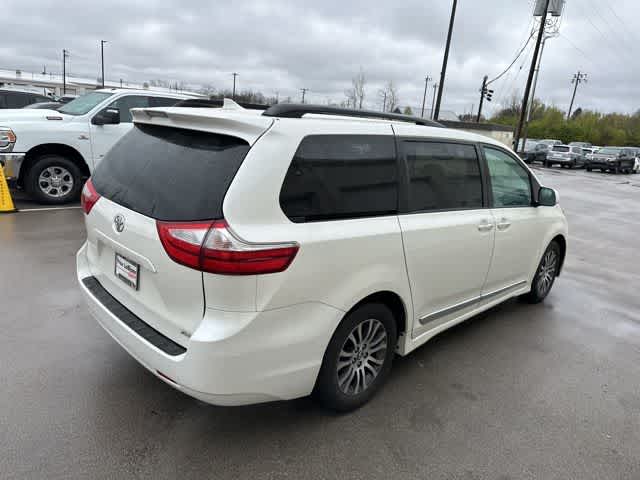 Thumbnail: 2018 Toyota Sienna - 21