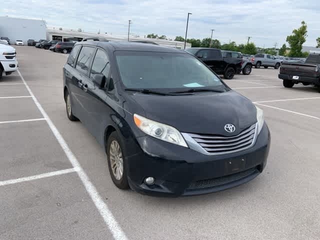 Thumbnail: 2016 Toyota Sienna - 26