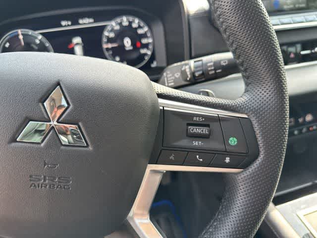 Thumbnail: 2025 Mitsubishi Outlander - 10