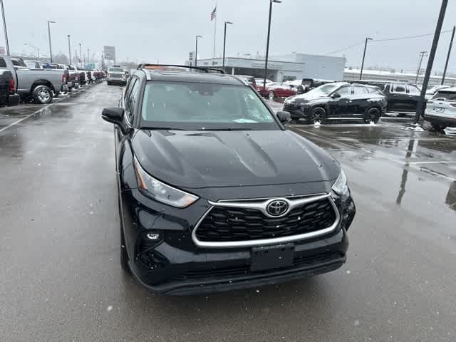 Thumbnail: 2022 Toyota Highlander - 30