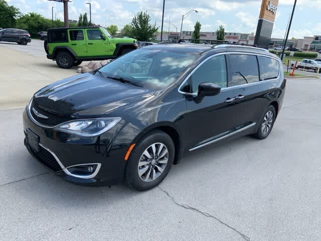 Thumbnail: 2019 Chrysler Pacifica - 16