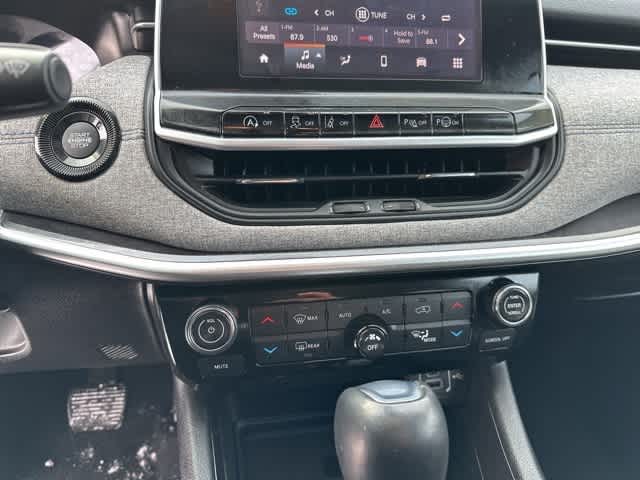 Thumbnail: 2022 Jeep Compass - 11