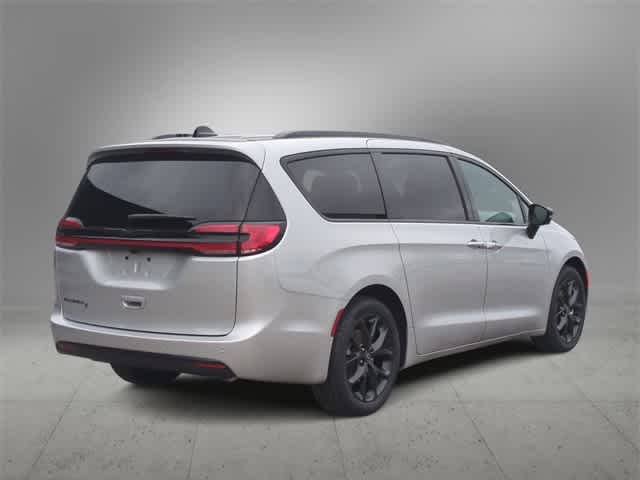 Thumbnail: 2026 Chrysler Pacifica - 8