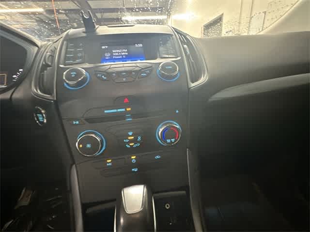 2015 Ford Edge SE 16