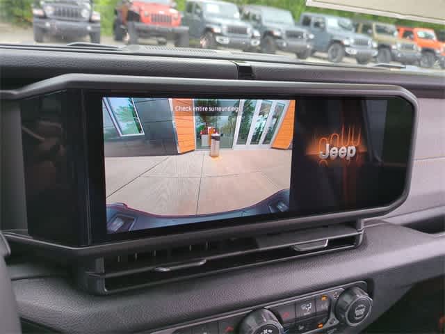 Thumbnail: 2025 Jeep Gladiator - 29