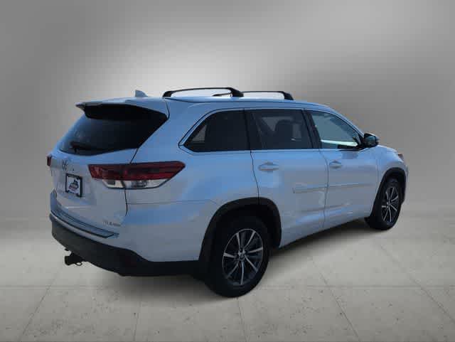 Thumbnail: 2017 Toyota Highlander - 8