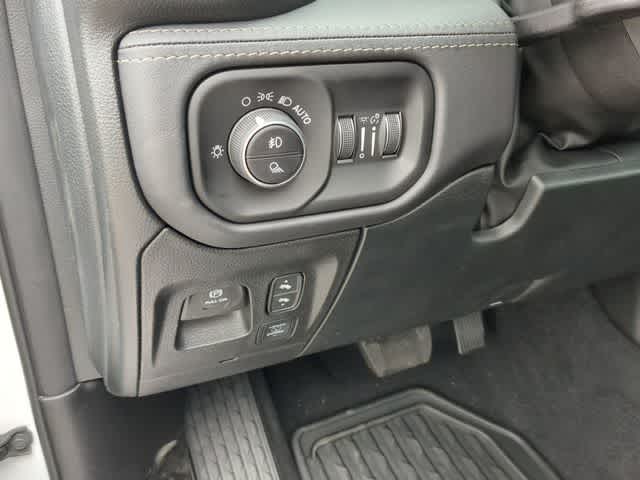 Thumbnail: 2026 RAM 1500 - 18