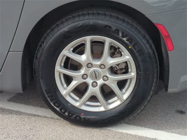 Thumbnail: 2023 Chrysler Pacifica - 13