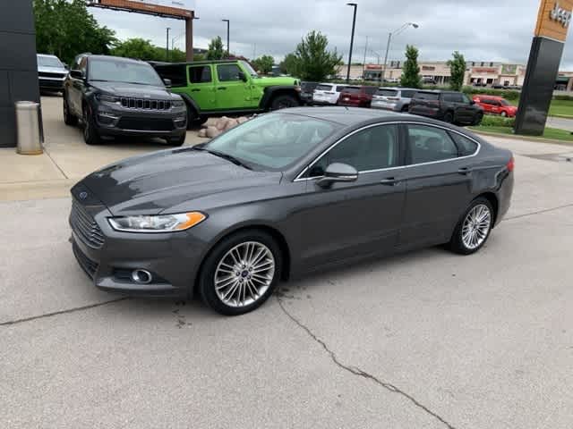 2015 Ford Fusion SE 14