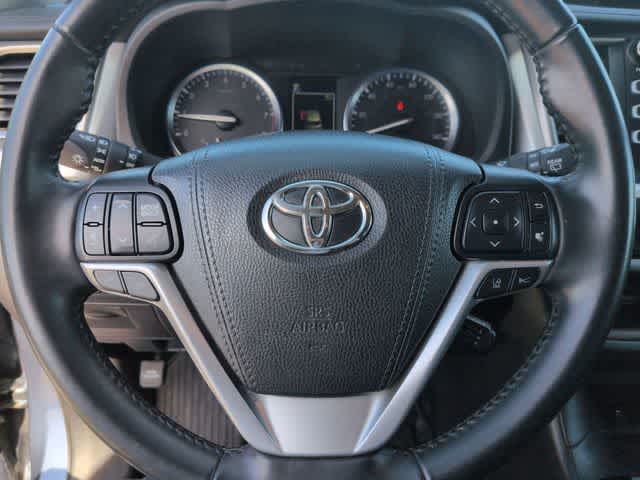 Thumbnail: 2019 Toyota Highlander - 23