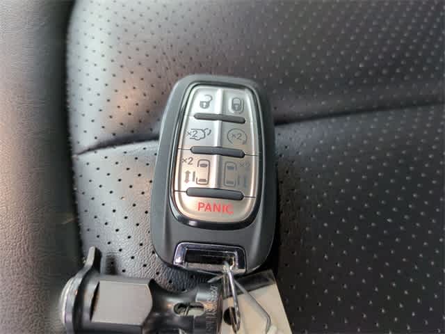 Thumbnail: 2023 Chrysler Pacifica - 34