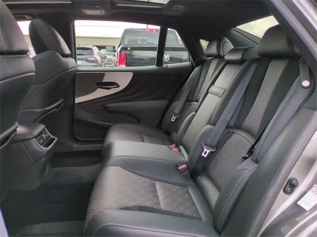 Thumbnail: 2022 Lexus LS - 22