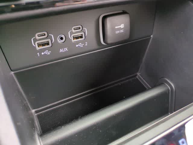 Thumbnail: 2025 Jeep Grand Cherokee L - 32