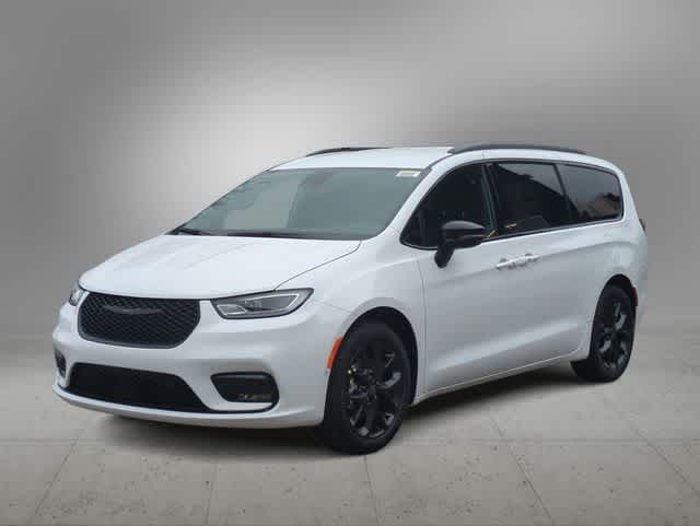 Thumbnail: 2026 Chrysler Pacifica - 4