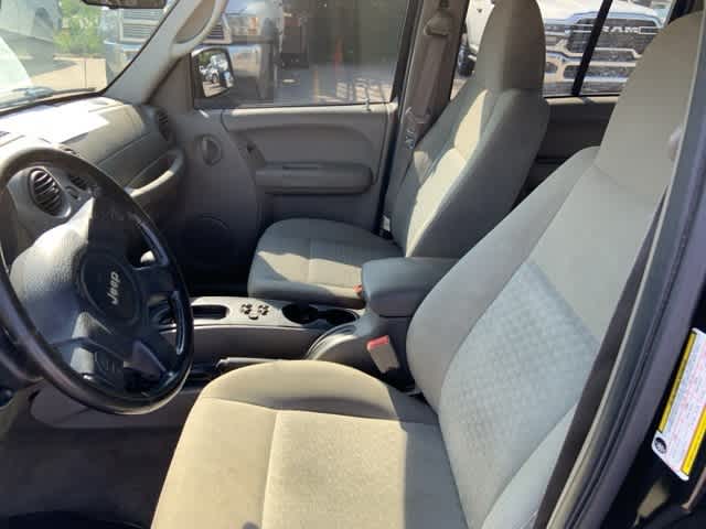 Thumbnail: 2005 Jeep Liberty - 3