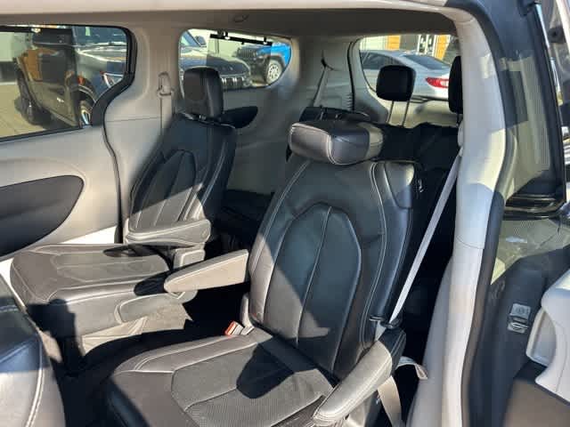 Thumbnail: 2022 Chrysler Pacifica - 9