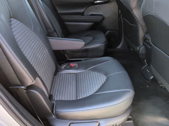 Thumbnail: 2021 Toyota Highlander - 21