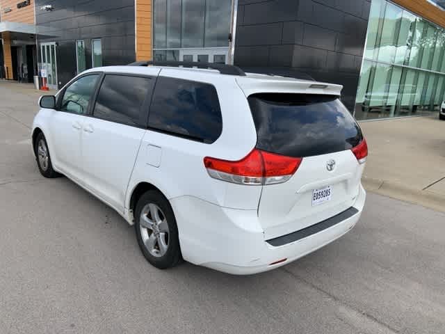 Thumbnail: 2011 Toyota Sienna - 13