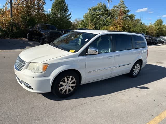 Thumbnail: 2012 Chrysler Town & Country - 9