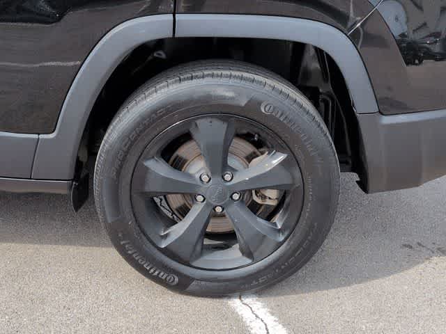 Thumbnail: 2021 Jeep Cherokee - 14