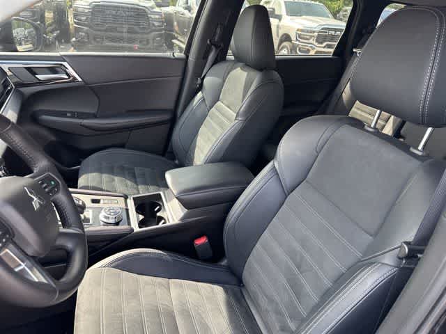 Thumbnail: 2025 Mitsubishi Outlander - 4