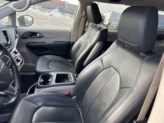 Thumbnail: 2021 Chrysler Pacifica - 4